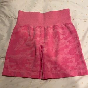NVGTN Bubble Gum Pink Camo Seamless Shorts, Medium